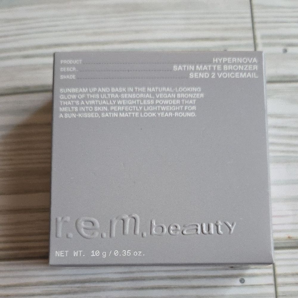 R.E.M. Beauty Hypernova Satin Matte Bronzer - Send 2 Voicemail